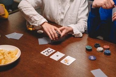 liên hệ 33Win